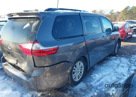 2015 Toyota Sienna Xle Premium 8 Passenger z USA, uszkodzony, nr VIN 5TDYK3DC1FS632563